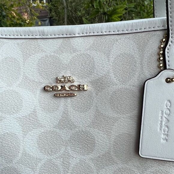 COACH City Tote Women's Chalk/Glacier White Signature Canvas Bag 5696 NWT - Picture 7 of 10